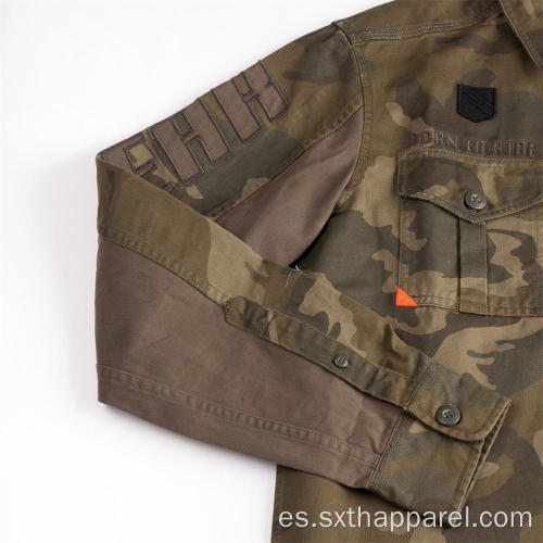 Chaqueta con estampado de camuflaje de manga larga para niños